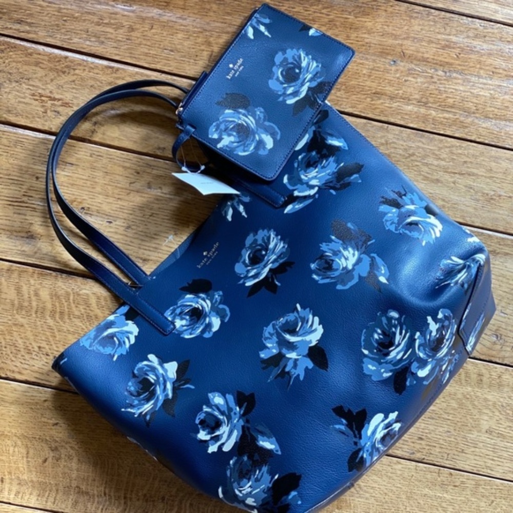 Nwt Kate spade reversible floral tote+wristlet - Picture 2 of 7